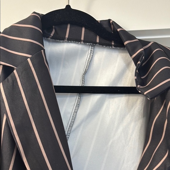 SHEIN Black and White Pinstriped Blazer - Picture 8 of 9